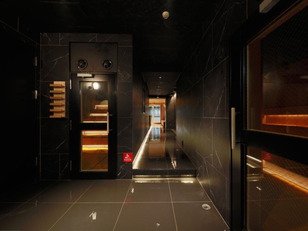 Kapselhotell Rembrandt & Shimbashi - Caters To Men