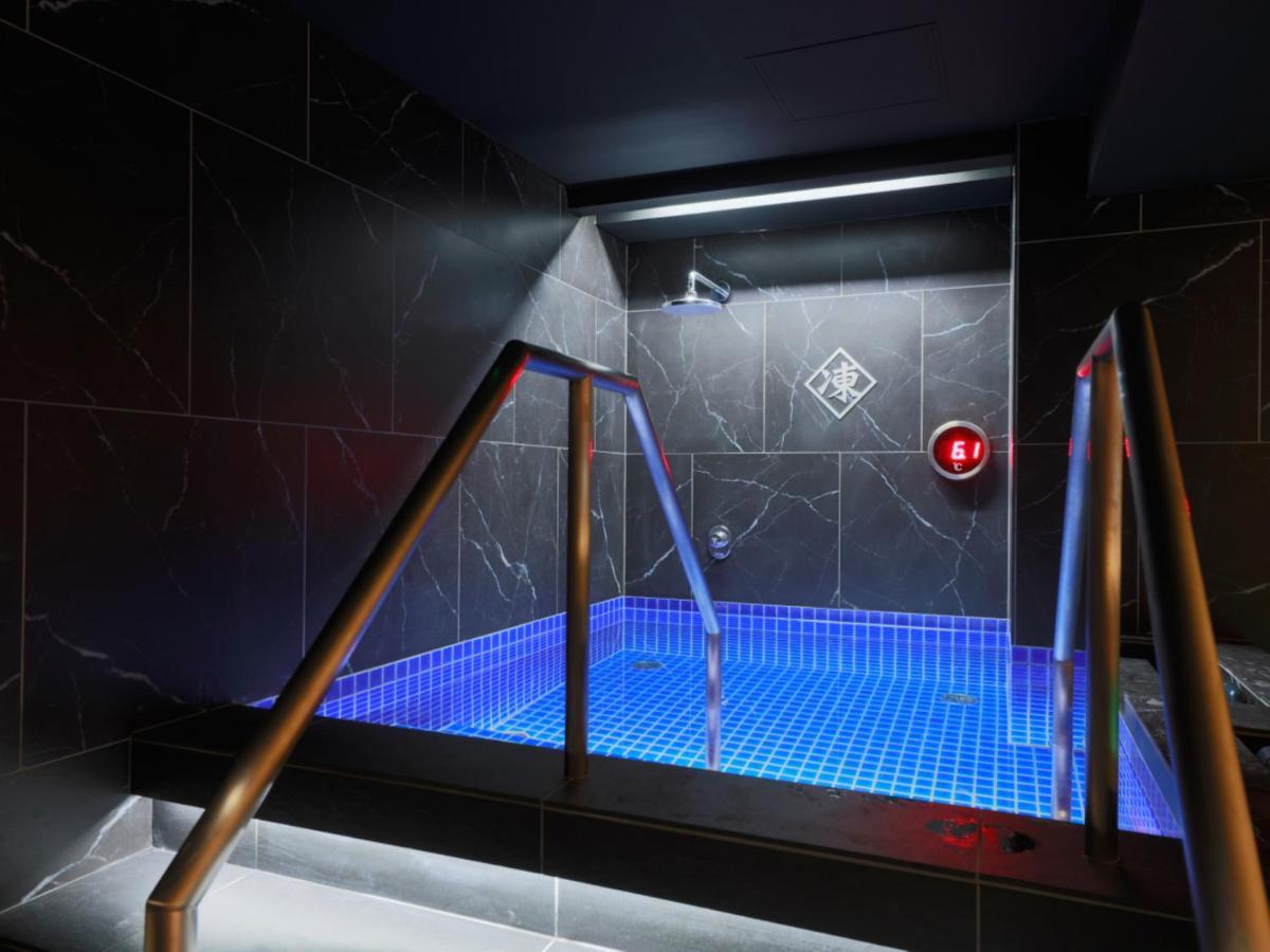 Kapselhotell Rembrandt & Shimbashi - Caters To Men