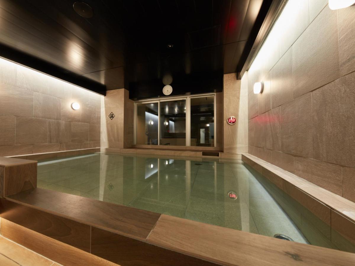 Rembrandt & Shimbashi - Caters To Men Kapselhotell