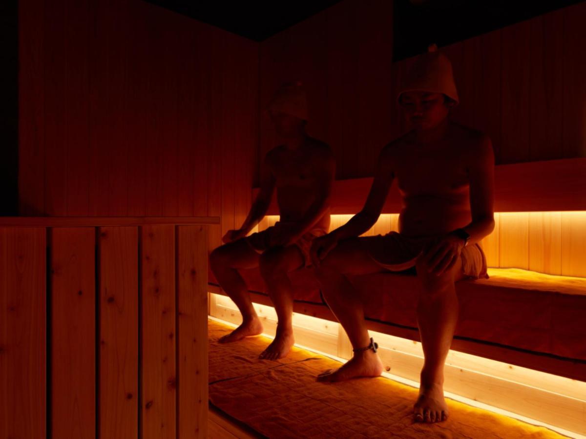 Rembrandt & Shimbashi - Caters To Men Kapselhotell 2*