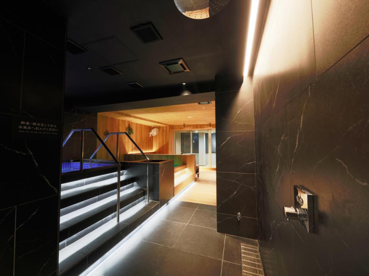 Rembrandt & Shimbashi - Caters To Men Kapselhotell