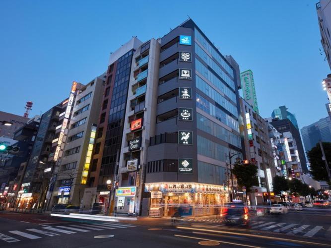 Rembrandt & Shimbashi - Caters To Men Kapselhotell 2*