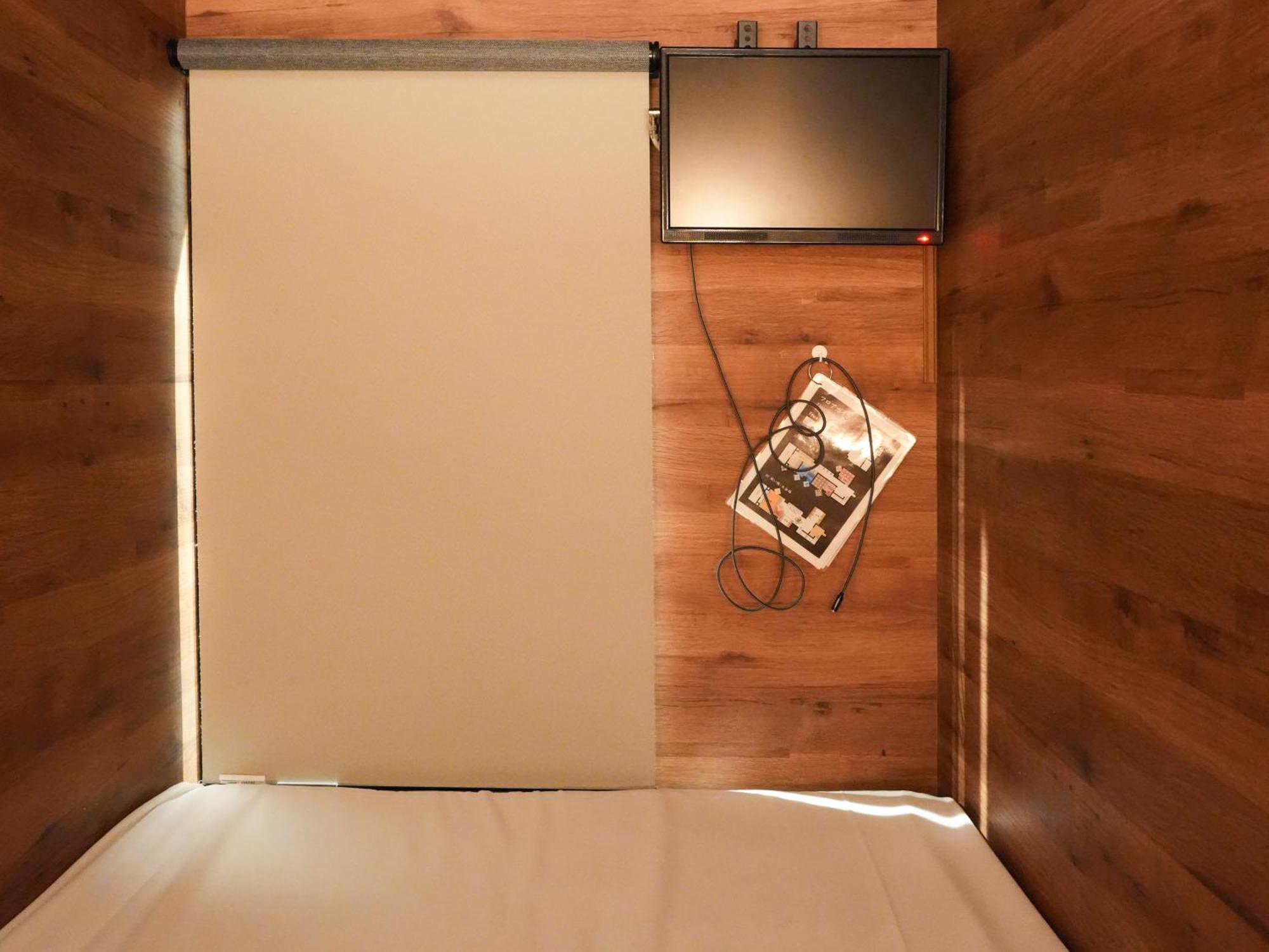 Rembrandt & Shimbashi - Caters To Men Kapselhotell